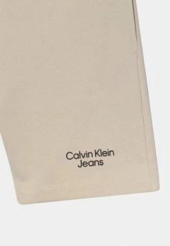 Calvin Klein Jeans STACKED LOGO RELAXED - Short - Eggshell -Calvin Klein Elegant Magasin 6c98a018196a4b25a5e65e7c5dd498b9