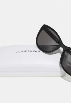 Calvin Klein Jeans Lunettes De Soleil - Black 8 Calvin Klein Jeans Lunettes De Soleil - Black -Calvin Klein Elegant Magasin 7165a2df4e8e45e181a393110cdf9477