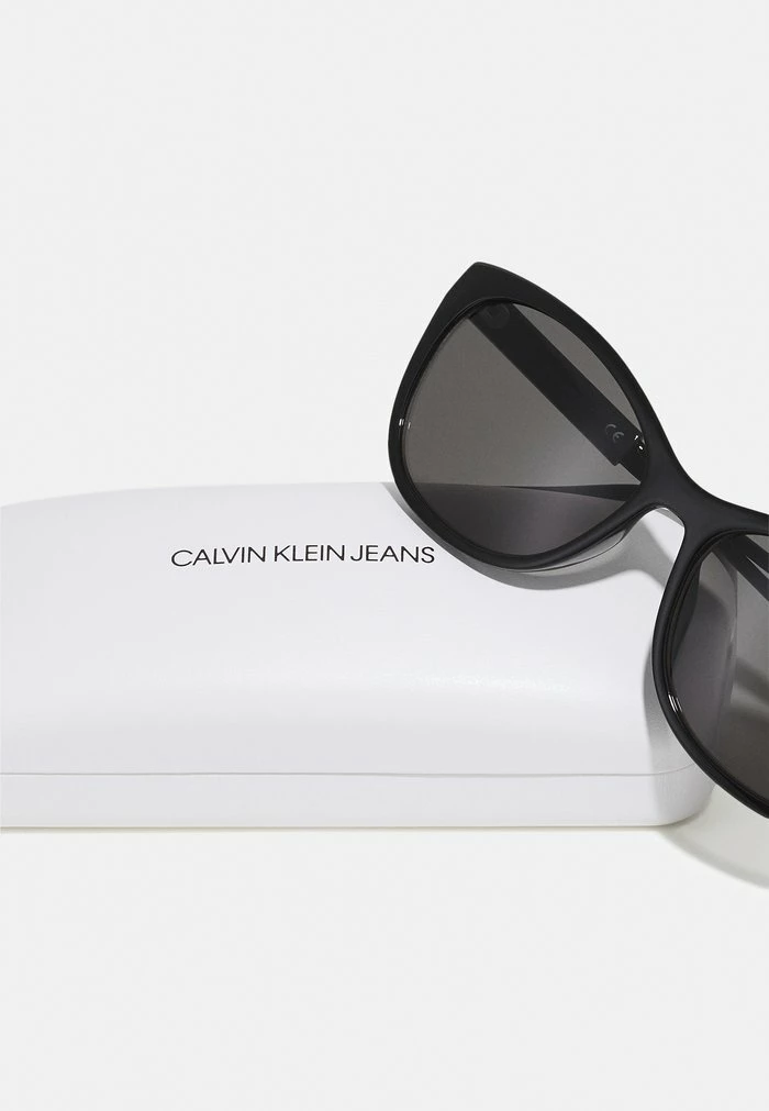 Calvin Klein Jeans Lunettes De Soleil - Black 4 Calvin Klein Jeans Lunettes De Soleil - Black – Image 4