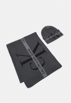 Calvin Klein Jeans TAPE BEANIE AND SCARF SET - Écharpe - Black