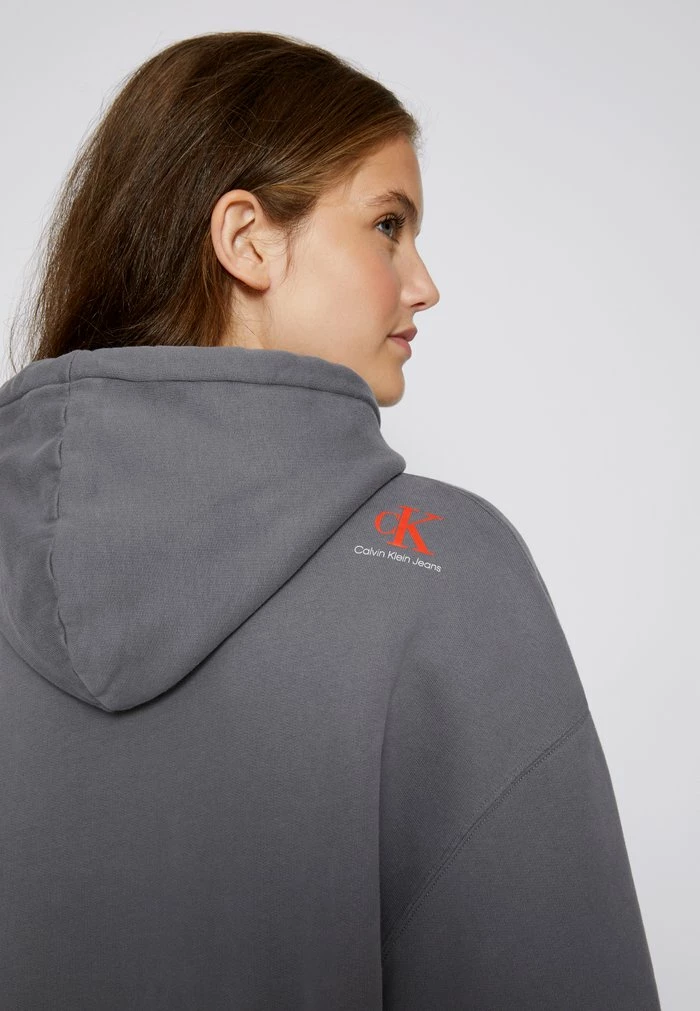 Calvin Klein Jeans OVERSIZED HOODIE DRESS - Robe De Jour - Shining Armor 7 Calvin Klein Jeans OVERSIZED HOODIE DRESS - Robe De Jour - Shining Armor – Image 7