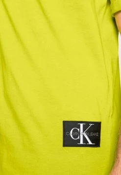 Calvin Klein Jeans BADGE TURN UP SLEEVE - T-shirt Basique - Lemon Lime -Calvin Klein Elegant Magasin 73ae52ae24b24d85ae7d3ad22b1bdf7a