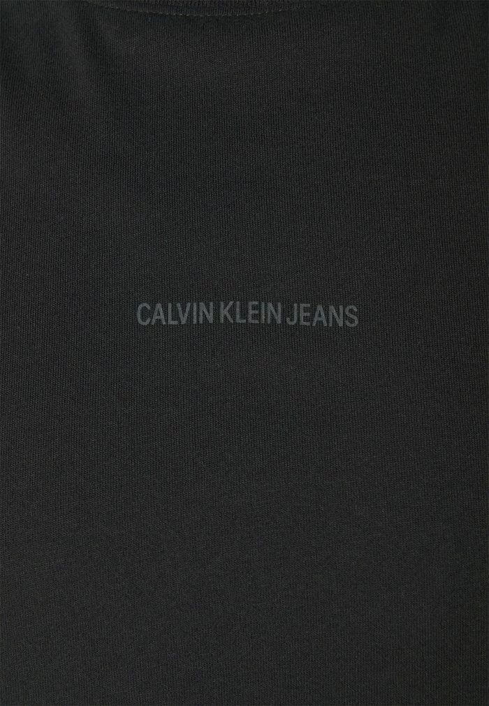 Calvin Klein Jeans LOGO TEE UNISEX - T-shirt Imprimé - Black 7 Calvin Klein Jeans LOGO TEE UNISEX - T-shirt Imprimé - Black – Image 7