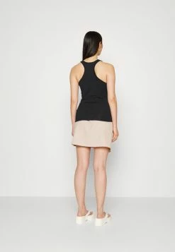 Calvin Klein Jeans STACKED LOGO RACER BACK - Débardeur - Black -Calvin Klein Elegant Magasin 74a60043d95646d284bd509161dc49d9