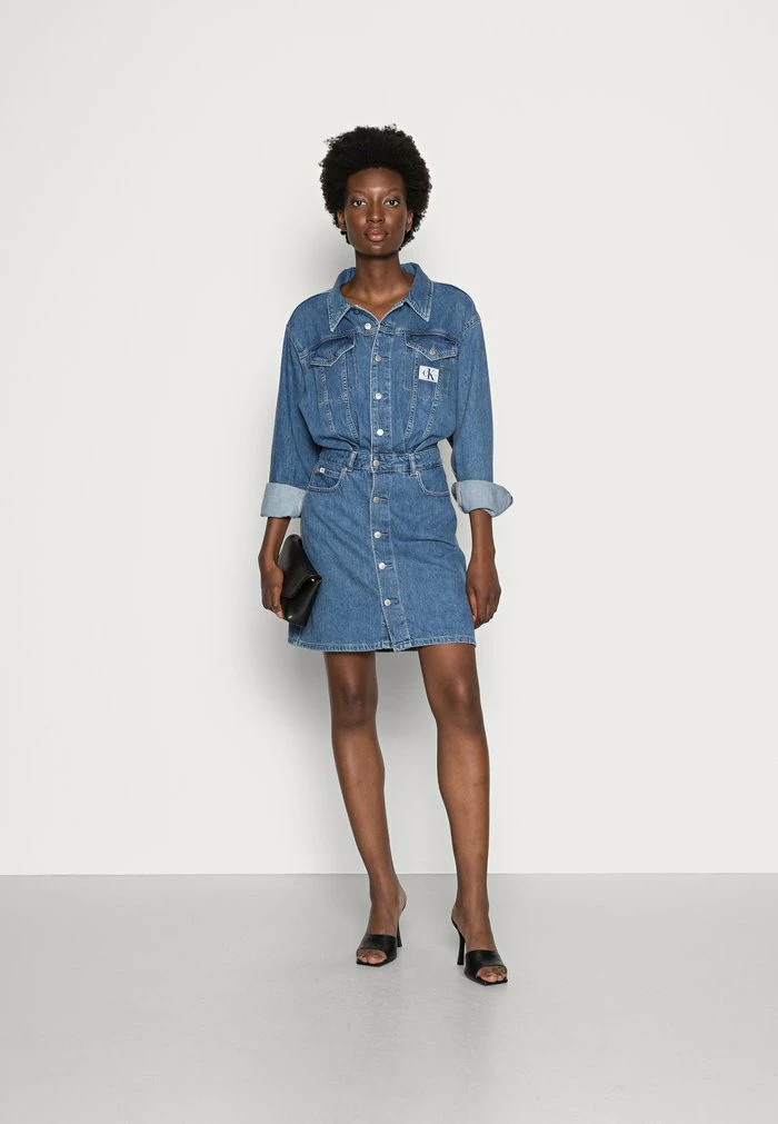 Calvin Klein Jeans JACKET DRESS - Robe En Jean - Denim Light 2 Calvin Klein Jeans JACKET DRESS - Robe En Jean - Denim Light – Image 2