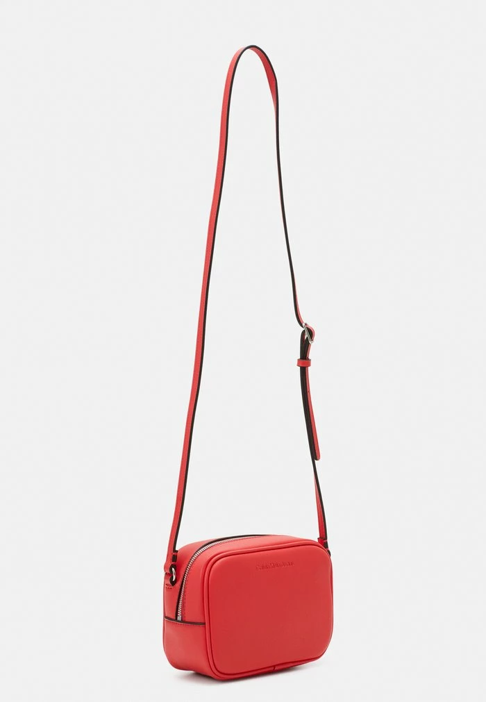 Calvin Klein Jeans SCULPTED CAMERA BAG MONO - Sac Bandoulière - Strawberry Field 2 Calvin Klein Jeans SCULPTED CAMERA BAG MONO - Sac Bandoulière - Strawberry Field – Image 2