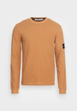 Calvin Klein Jeans MONOGRAM BADGE WAFFLE TEE - Sweatshirt - Tobacco Brown -Calvin Klein Elegant Magasin 799f1eff28344c40a4b7fee99737768c