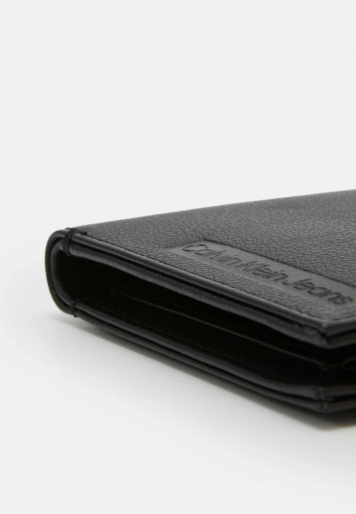 Calvin Klein Jeans LOGO EMBOSS BILLFOLD - Portefeuille - Black 6 Calvin Klein Jeans LOGO EMBOSS BILLFOLD - Portefeuille - Black – Image 6