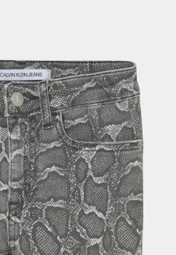 Calvin Klein Jeans SKINNY WASHED REPTILE - Jeans Skinny - Grey -Calvin Klein Elegant Magasin 7bea39134f01458ea2e062ccf5c8f58b
