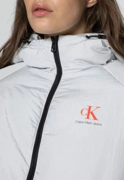 Calvin Klein Jeans BIG LOGO PUFFER - Veste D'hiver - Stone Grey 9 Calvin Klein Jeans BIG LOGO PUFFER - Veste D'hiver - Stone Grey -Calvin Klein Elegant Magasin 7fb5d33d08274d44a2e304280c2c2631