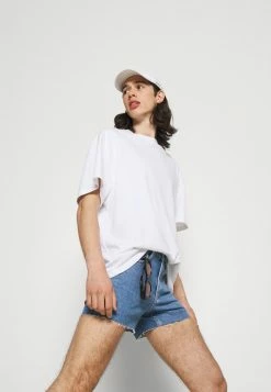 Calvin Klein Jeans PRIDE FASHION FIT UNISEX - Short - Denim Medium -Calvin Klein Elegant Magasin 8098a8113d3a49f8a546191b87fcb78b