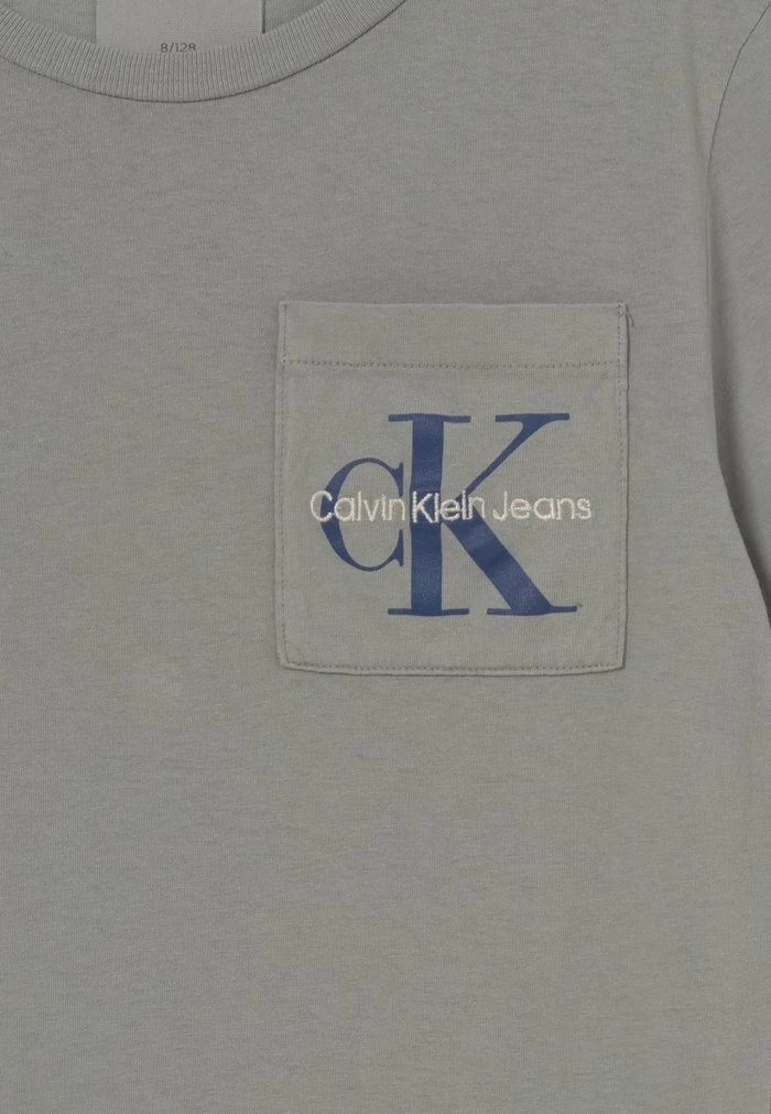 Calvin Klein Jeans POCKET TEE UNISEX - T-shirt Imprimé - Grey 3 Calvin Klein Jeans POCKET TEE UNISEX - T-shirt Imprimé - Grey – Image 3