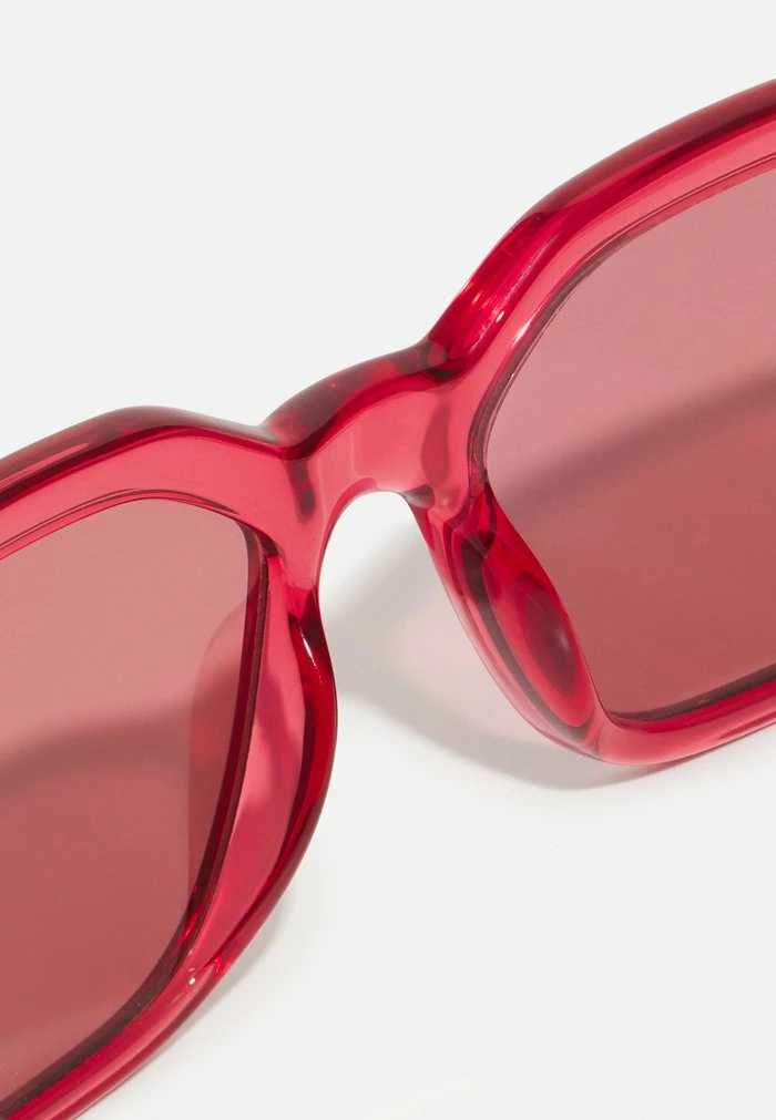 Calvin Klein Jeans UNISEX - Lunettes De Soleil - Transparent Red 3 Calvin Klein Jeans UNISEX - Lunettes De Soleil - Transparent Red – Image 3