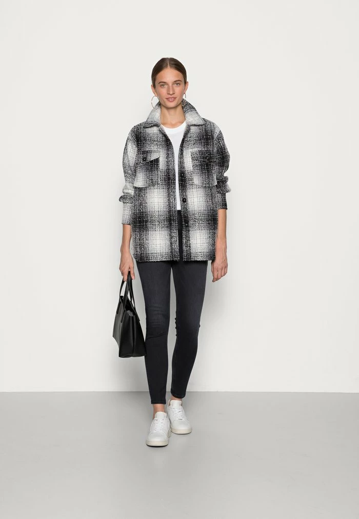 Calvin Klein Jeans HIGH RISE SUPER SKINNY ANKLE - Jeans Skinny - Denim Black 2 Calvin Klein Jeans HIGH RISE SUPER SKINNY ANKLE - Jeans Skinny - Denim Black – Image 2