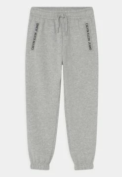Calvin Klein Elegant Magasin 9 Calvin Klein Jeans INTARSIA LOGO UNISEX - Pantalon De Survêtement - Light Grey Heather
