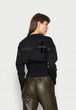 Calvin Klein Jeans BACK TAPE HIGH - Sweatshirt - Black -Calvin Klein Elegant Magasin 8c9e121734864babb2d0fe9a4b6adee2