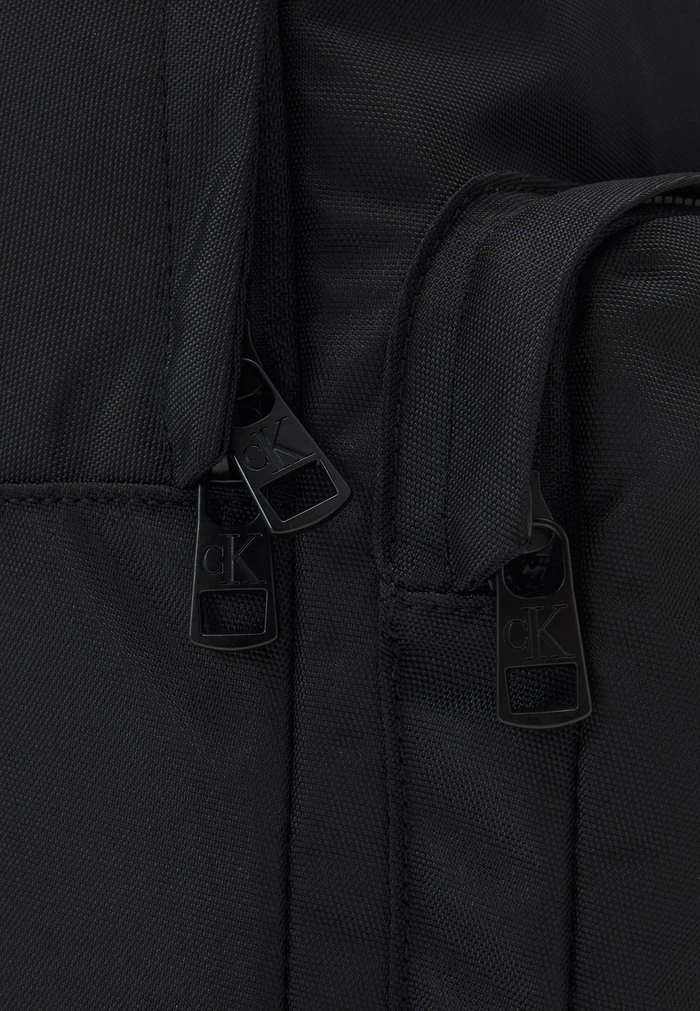 Calvin Klein Jeans SEASONAL LOGO BACKPACK UNISEX - Sac à Dos - Black 5 Calvin Klein Jeans SEASONAL LOGO BACKPACK UNISEX - Sac à Dos - Black – Image 5