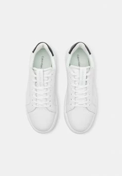 Calvin Klein Jeans CHUNKY CUPSOLE - Baskets Basses - Bright White -Calvin Klein Elegant Magasin 8df295b215f94f428f6a66cd9f29e422