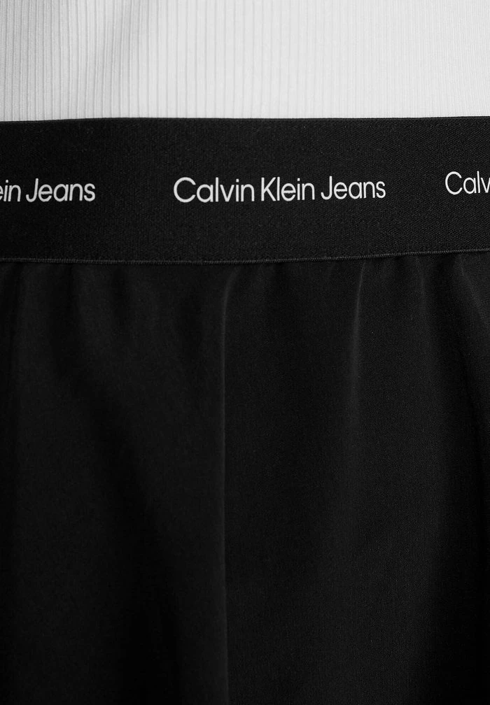 Calvin Klein Jeans CONTRAST TAPE ELASTIC - Robe De Jour - Weiss 5 Calvin Klein Jeans CONTRAST TAPE ELASTIC - Robe De Jour - Weiss – Image 5