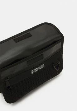 Calvin Klein Jeans UTILITY GRID XBODY UNISEX - Sac Bandoulière - Black -Calvin Klein Elegant Magasin 91262aa2e8b940d0a307f1fe6bb65168