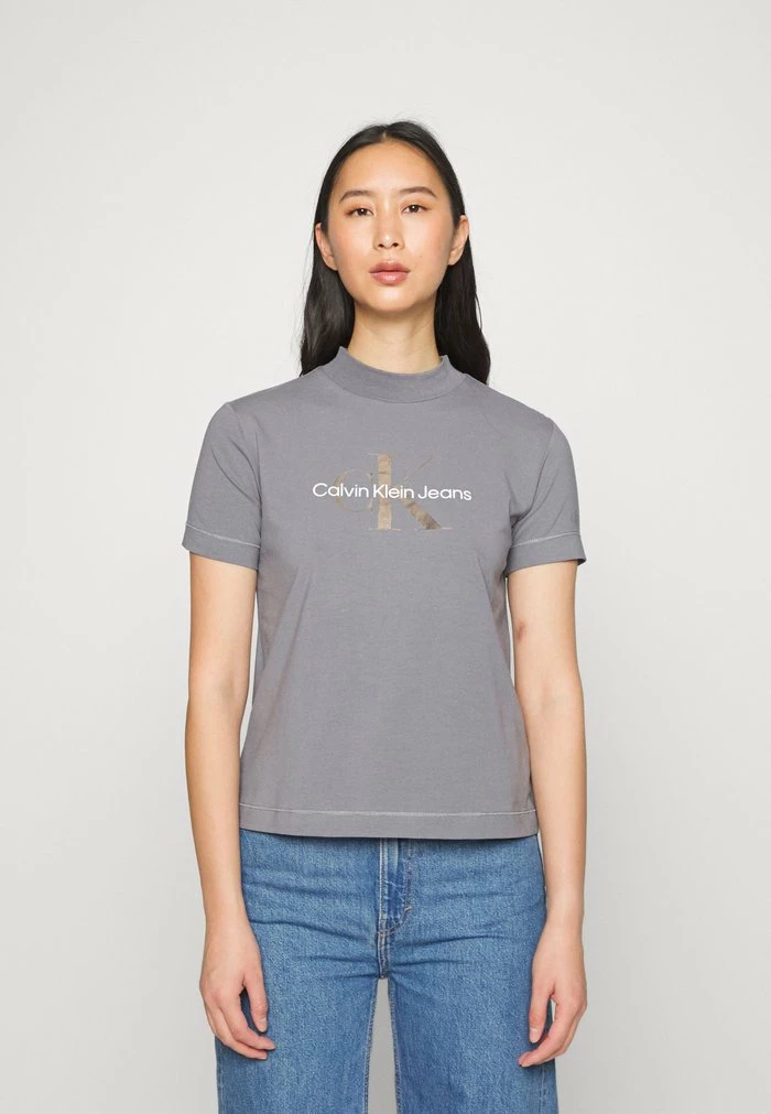 Calvin Klein Jeans GUNMETAL MONOGRAM TEE - T-shirt Imprimé - Fossil Grey 1 Calvin Klein Jeans GUNMETAL MONOGRAM TEE - T-shirt Imprimé - Fossil Grey
