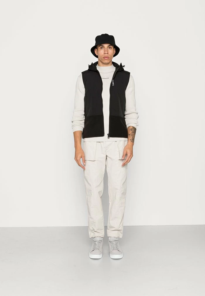 Calvin Klein Jeans SUBTLE BLOCKING HOODED VEST - Veste Sans Manches - Black 2 Calvin Klein Jeans SUBTLE BLOCKING HOODED VEST - Veste Sans Manches - Black – Image 2