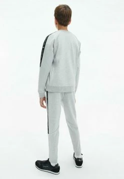 Calvin Klein Jeans RECYCLED LOGO TAPE - Sweatshirt - Light Grey Heather -Calvin Klein Elegant Magasin 91f70617e3a34fd98af2964020a01aee