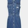 Calvin Klein Jeans SLEEVELESS DRESS - Robe En Jersey - Denim Medium