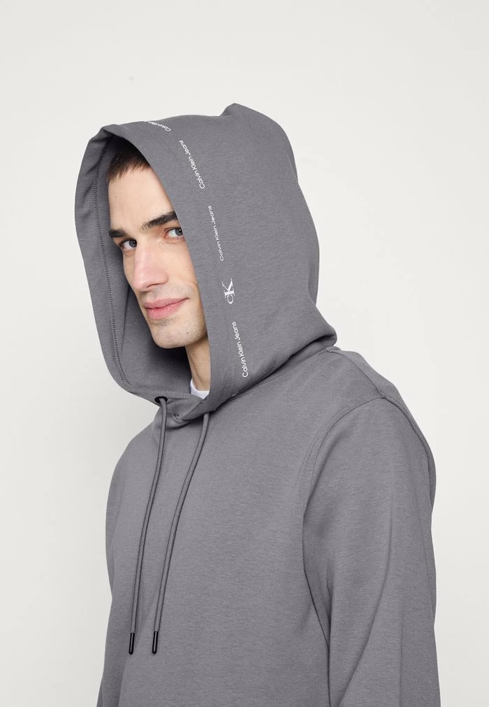 Calvin Klein Jeans REPEAT LOGO HOODIE UNISEX - Sweatshirt - Fossil Grey 7 Calvin Klein Jeans REPEAT LOGO HOODIE UNISEX - Sweatshirt - Fossil Grey – Image 7