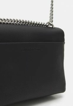 Calvin Klein Jeans MINIMAL MONOGRAM FLAP - Sac Bandoulière - Black -Calvin Klein Elegant Magasin 943b88489adb4e9cb6c721ca6349fc18