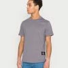 Calvin Klein Jeans BADGE TURN UP SLEEVE - T-shirt Basique - Fossil Grey