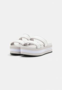 Calvin Klein Jeans FLATFORM TWOSTRAPS - Mules à Talons - Bright White 8 Calvin Klein Jeans FLATFORM TWOSTRAPS - Mules à Talons - Bright White -Calvin Klein Elegant Magasin 96ff1076d7684acd90fc51ee1928090b