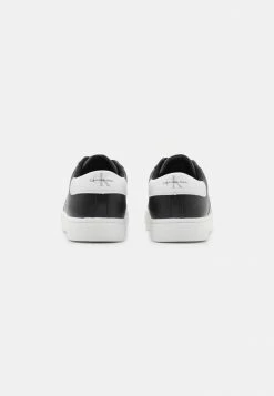 Calvin Klein Jeans CLASSIC CUPSOLE - Baskets Basses - Black -Calvin Klein Elegant Magasin 97396793f2f84084a99920424b7f8c94