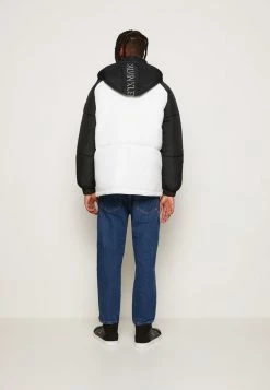 Calvin Klein Jeans BLOCKING HOODED PUFFER - Veste D'hiver - Bright White/black -Calvin Klein Elegant Magasin 97506c9b725c4effb0c844a8af31408a