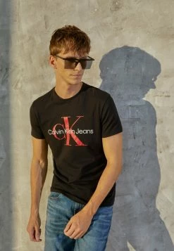 Calvin Klein Jeans SEASONAL MONOGRAM TEE - T-shirt Imprimé - Black -Calvin Klein Elegant Magasin 97800da21cd34d31ae6bdc8e42713996