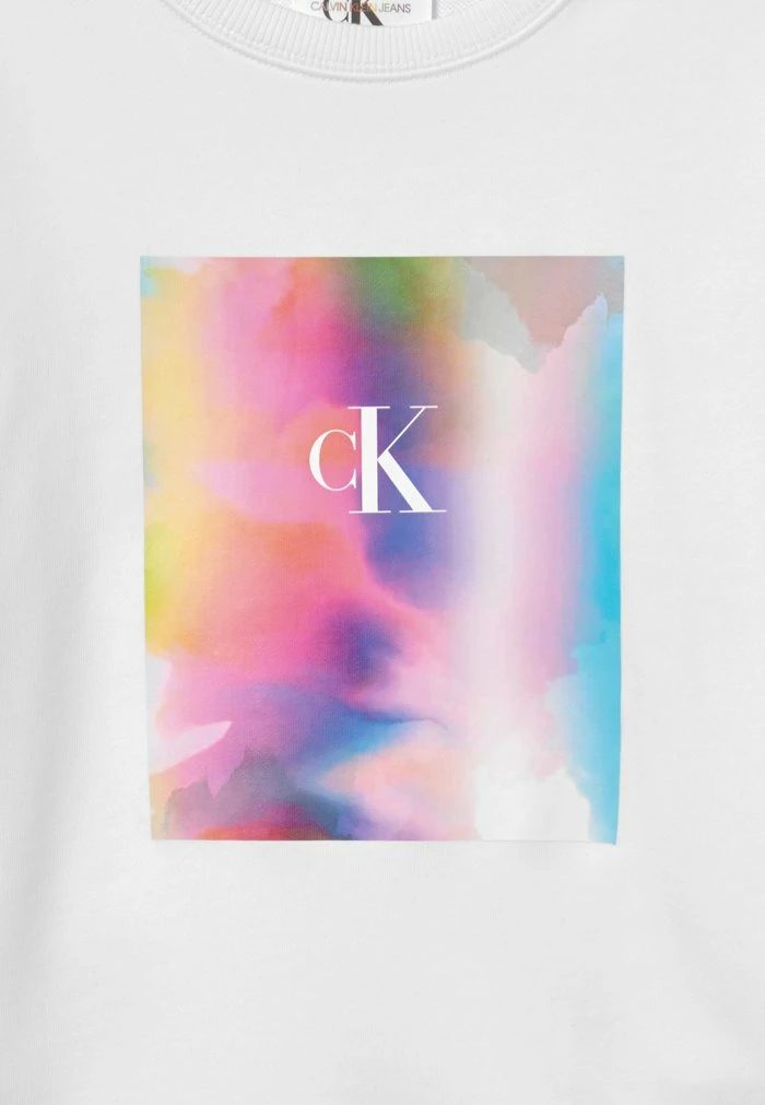 Calvin Klein Jeans PRIDE RELAXED GRAPHIC UNISEX - Sweatshirt - White 3 Calvin Klein Jeans PRIDE RELAXED GRAPHIC UNISEX - Sweatshirt - White – Image 3