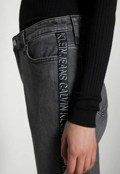Calvin Klein Jeans MOM JEAN - Jean Boyfriend - Denim Grey 9 Calvin Klein Jeans MOM JEAN - Jean Boyfriend - Denim Grey -Calvin Klein Elegant Magasin 97e66dc69ee04caa8ceb633f99ccb663
