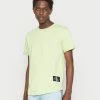 Calvin Klein Jeans BADGE TURN UP SLEEVE - T-shirt Basique - Jaded Green