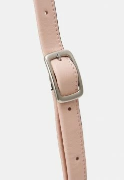 Calvin Klein Jeans MINIMAL MONOGRAM CAMERA BAG - Sac Bandoulière - Pale Conch Shell 10 Calvin Klein Jeans MINIMAL MONOGRAM CAMERA BAG - Sac Bandoulière - Pale Conch Shell -Calvin Klein Elegant Magasin 98a8c9d2aa4a4a58a3c3a5cdc804246d