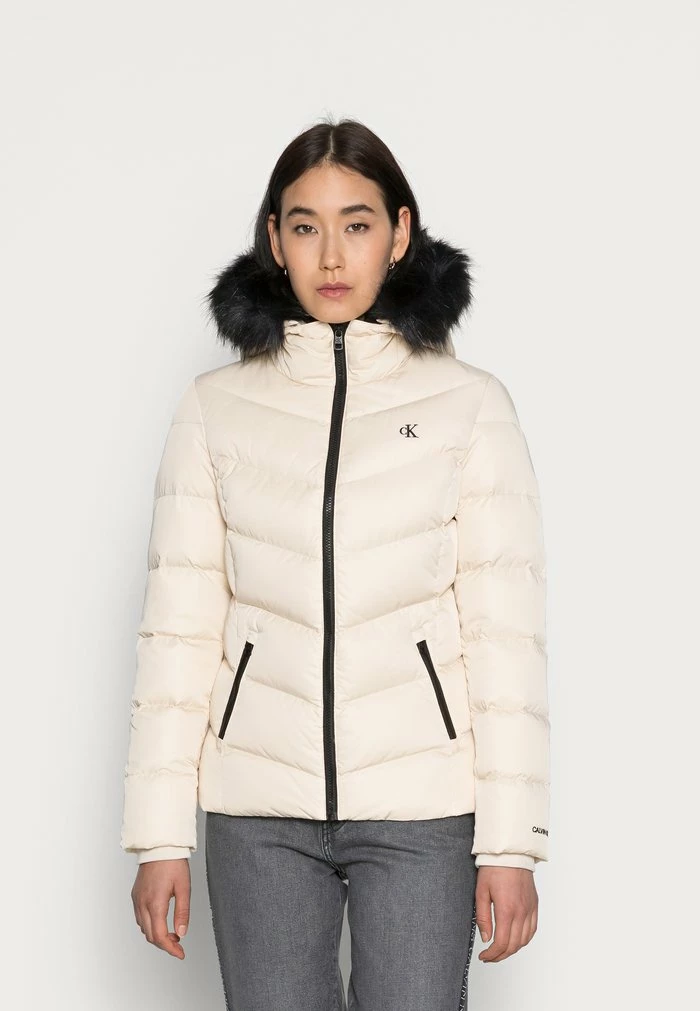 Calvin Klein Jeans SHORT FITTED PUFFER - Doudoune - Muslin 1 Calvin Klein Jeans SHORT FITTED PUFFER - Doudoune - Muslin