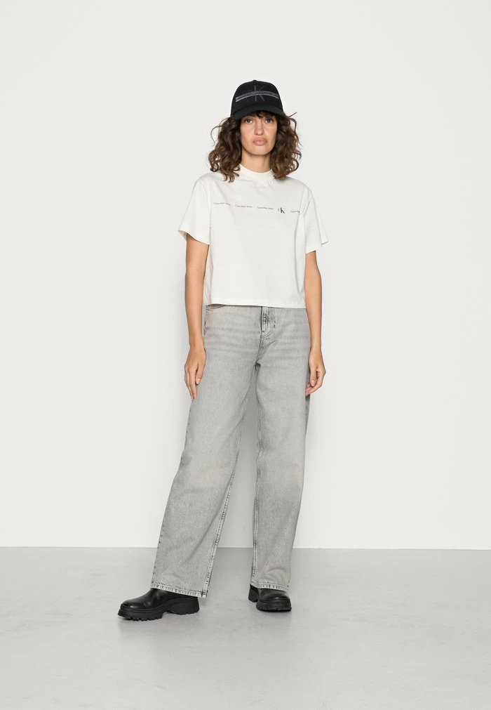 Calvin Klein Jeans REPEAT LOGO TEE - T-shirt Basique - Tofu 2 Calvin Klein Jeans REPEAT LOGO TEE - T-shirt Basique - Tofu – Image 2