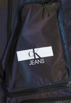Calvin Klein Jeans TECHNICAL 2 IN 1 UTILITY JACKET - Veste Sans Manches - Purple 13 Calvin Klein Jeans TECHNICAL 2 IN 1 UTILITY JACKET - Veste Sans Manches - Purple -Calvin Klein Elegant Magasin 998dd2630c5546419d9262e3ba8b3eca