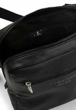 Calvin Klein Jeans Sac Bandoulière - Black -Calvin Klein Elegant Magasin 99f9ce31ee504c5080f04e0c65cb7e94