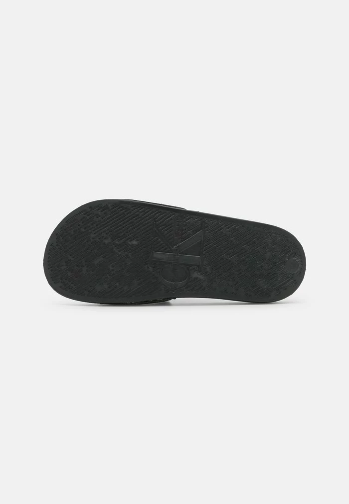 Calvin Klein Jeans SLIDE MONOGRAM - Mules - Black 5 Calvin Klein Jeans SLIDE MONOGRAM - Mules - Black – Image 5