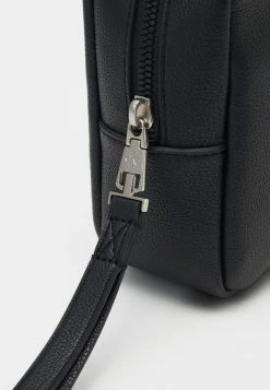 Calvin Klein Jeans MICRO PEBBLE MED POUCH UNISEX - Sac à Main - Black -Calvin Klein Elegant Magasin 9ad321463ed14e97a085fe1b451fe2b8