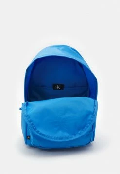 Calvin Klein Jeans CAMPUS OUTLINE UNISEX - Sac à Dos - Blue 7 Calvin Klein Jeans CAMPUS OUTLINE UNISEX - Sac à Dos - Blue -Calvin Klein Elegant Magasin 9af2eac6b0ca452b81a4919612b6d6f3