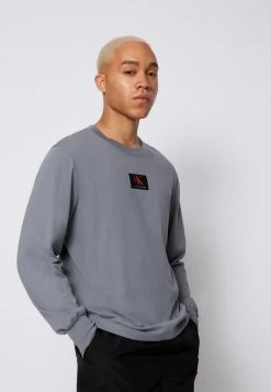 Calvin Klein Jeans CUFFED BADGE TEE - T-shirt à Manches Longues - Shining Armor