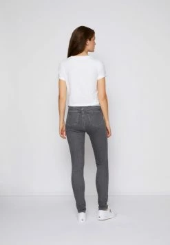 Calvin Klein Jeans BABY TEE - T-shirt Imprimé - Bright White -Calvin Klein Elegant Magasin 9c2405a717be447fb088705debedb8ae