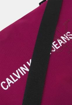 Calvin Klein Jeans MICRO FLATPACK OUTLINE UNISEX - Sac Bandoulière - Purple 7 Calvin Klein Jeans MICRO FLATPACK OUTLINE UNISEX - Sac Bandoulière - Purple -Calvin Klein Elegant Magasin 9ce6e056620648b9b812207a96f3cdc7