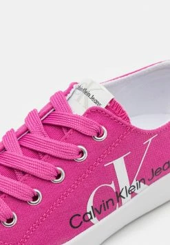 Calvin Klein Jeans Baskets Basses - Fuchsia -Calvin Klein Elegant Magasin 9d7cc67b4ba64394ae5c4edad8c604ce